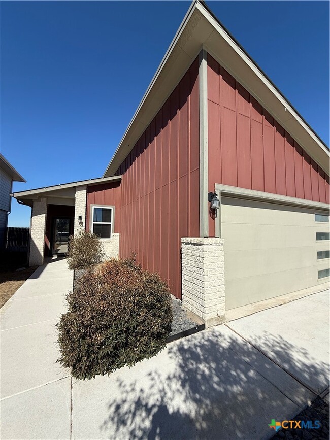 Building Photo - 120 New Hampton Wy