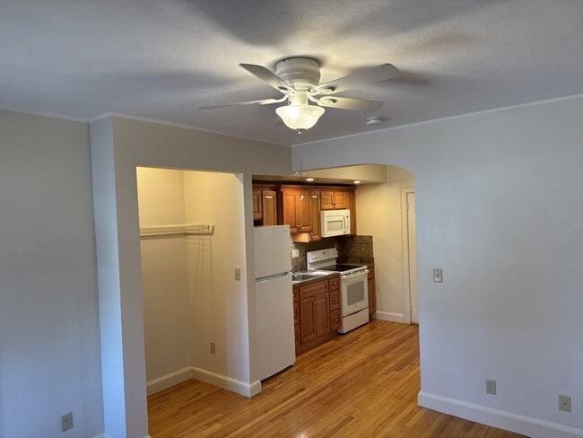 Building Photo - 16 Columbian St