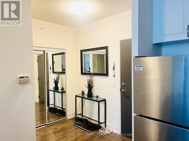 Building Photo - 68 Merton St