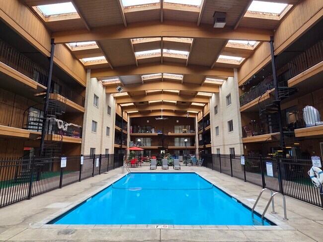 Foto del edificio - Tropicana Apartments