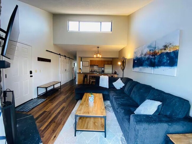 Building Photo - 203 E Meadow Mile