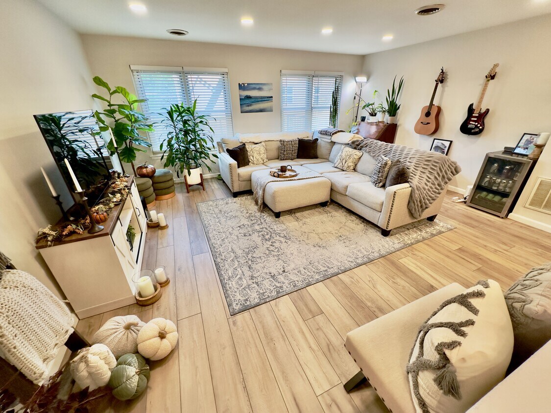 Primary Photo - 361 Claremont Ave