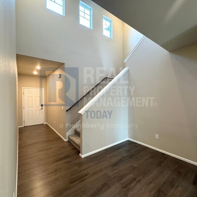 Foto del edificio - Beautiful Modern 3 Bedroom In Puyallup!!
