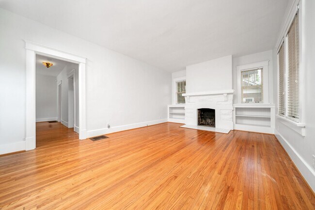 Foto del edificio - Charming 3BE/2BA cottage in a great location of Belmont-Hillsboro!