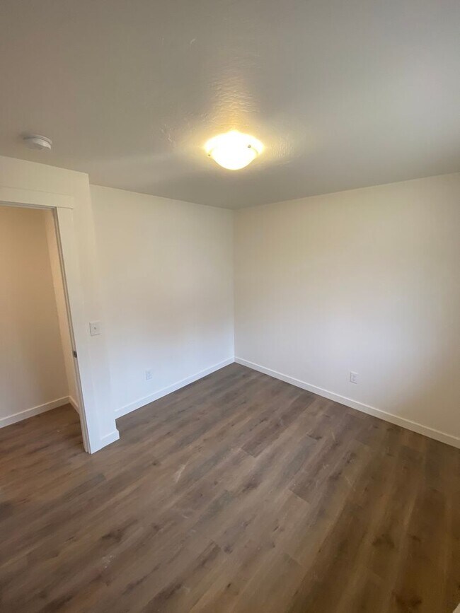 Building Photo - SINGLE FAMILY HOME ON BELMONT (P#120)