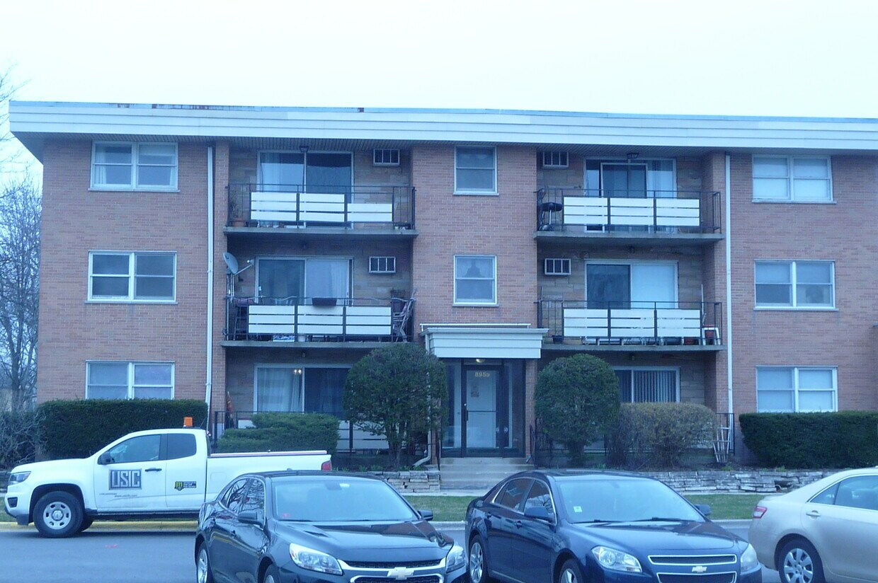 Foto principal - 8959 Cermak Rd