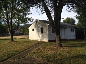 Building Photo - 2868 NE Douglas Ave