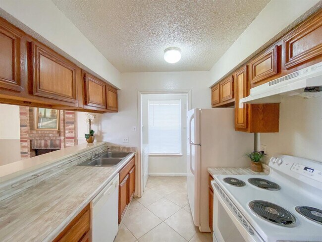 Building Photo - 1312 Brenda Ln