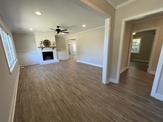 Living Room - 1103 Ebinport Rd