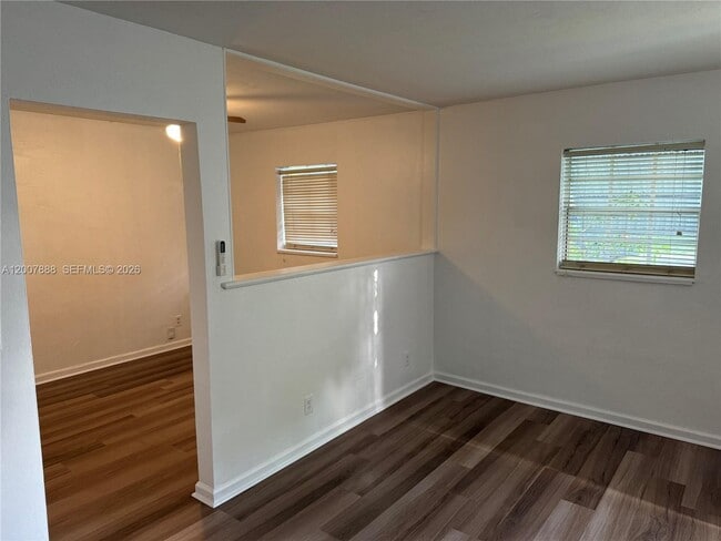 Foto del edificio - 645 NE 35th St