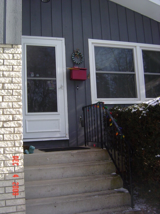 Building Photo - 5202 Schofield St