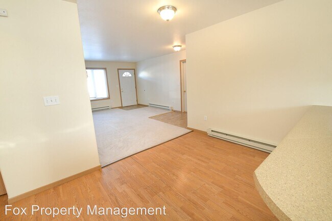 Building Photo - 1517-1516 Cedar Dr NE