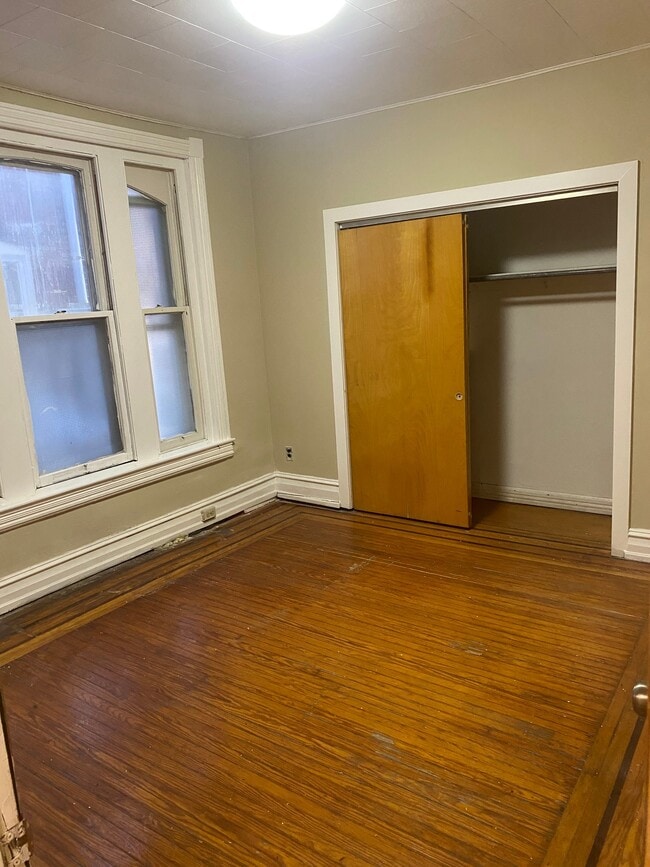 Building Photo - 302 N 14th St
