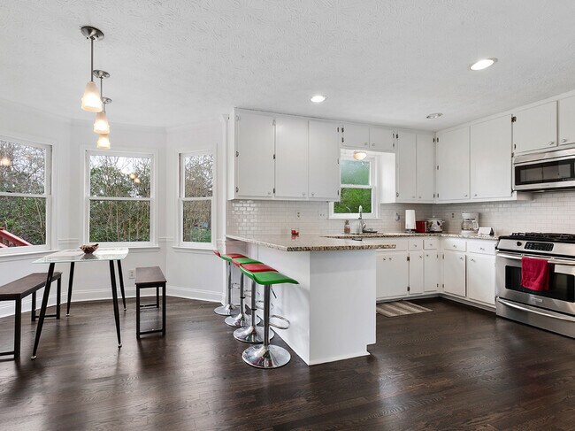 Building Photo - 3007 Winding Way SW