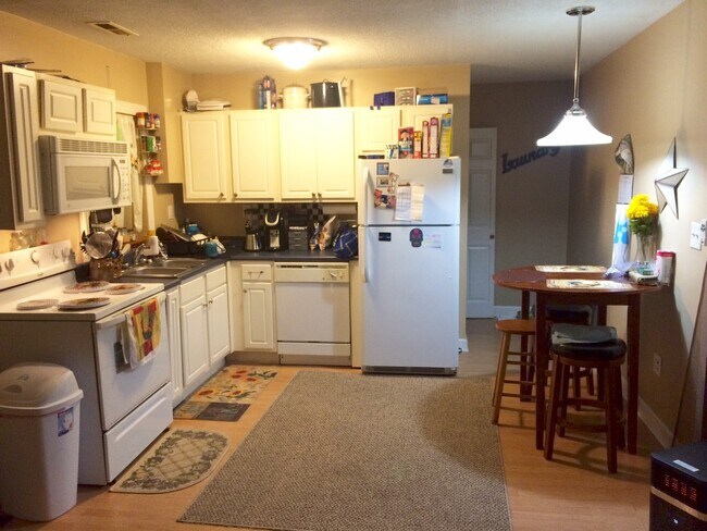 Building Photo - 229 Gum Street, Unit Apt 3