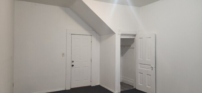 Foto del edificio - "Charming Studio Living: Cozy & Convenient in Downtown Duluth!" (accepts Section-8 tenants)