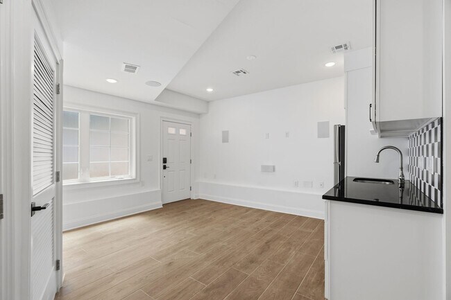 Foto del edificio - 14 W 49th St