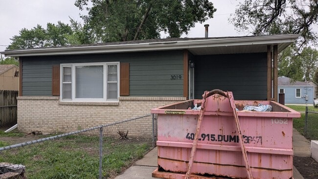 Building Photo - Everything updated in this 2-bedroom home!