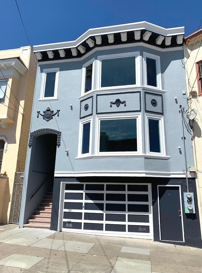 Building Photo - 423-425-425 11th Ave