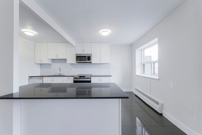 Photo du bâtiment - 245 Lakeshore Drive