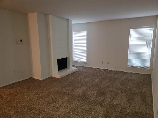 Foto del edificio - 10584 High Hollows Dr