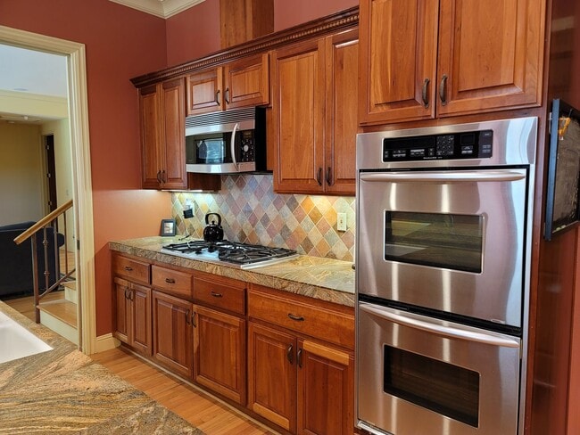 Foto del edificio - Very nice custom Camarillo 4+4 family home in great private location!