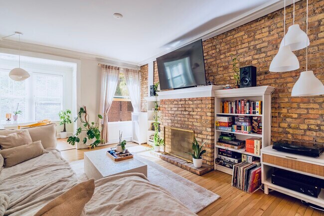 Foto del edificio - 745 W Brompton Ave
