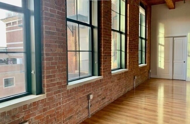Building Photo - 49 Melcher St