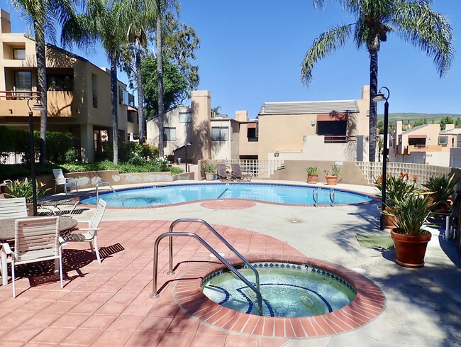 Building Photo - 4275 Las Virgenes Rd