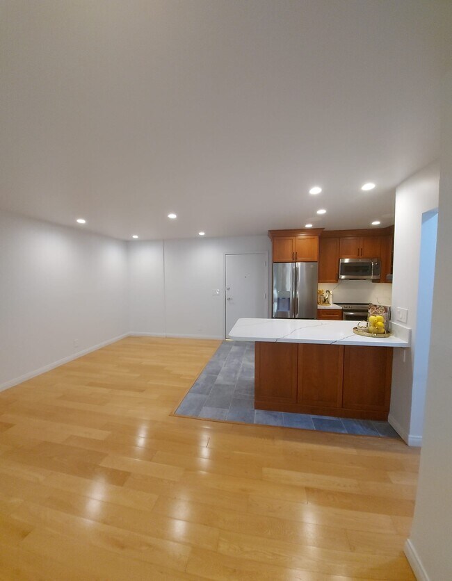 Building Photo - 8640 Gulana Ave