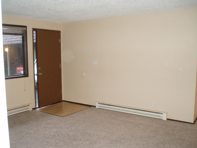 Building Photo - 1041 Beach Dr