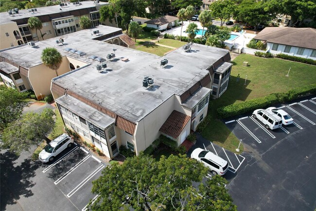 Foto del edificio - 2710 Riverside Dr