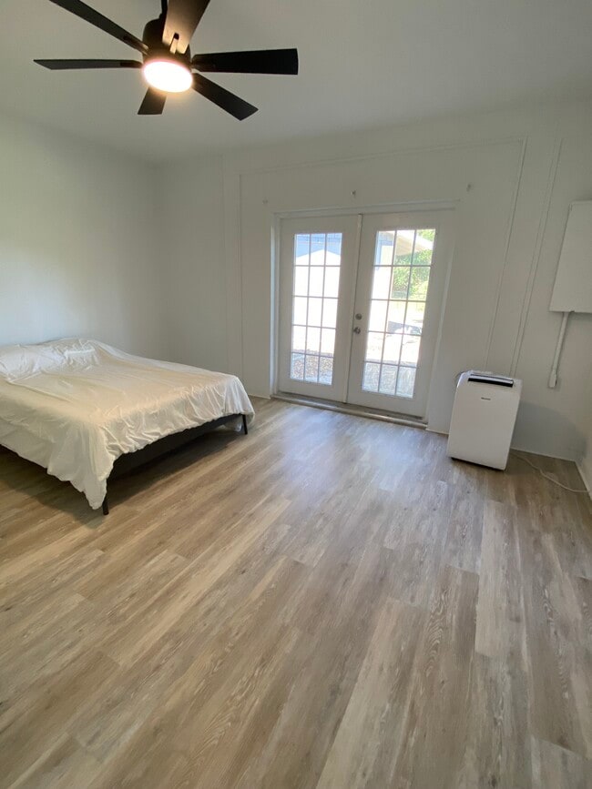 Large bedroom can fit a king size bed - 22329 Hale Rd