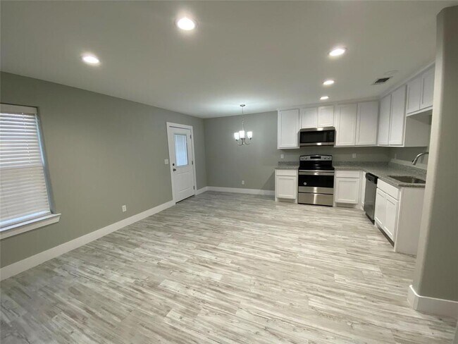 Foto del edificio - 129 E Bond St