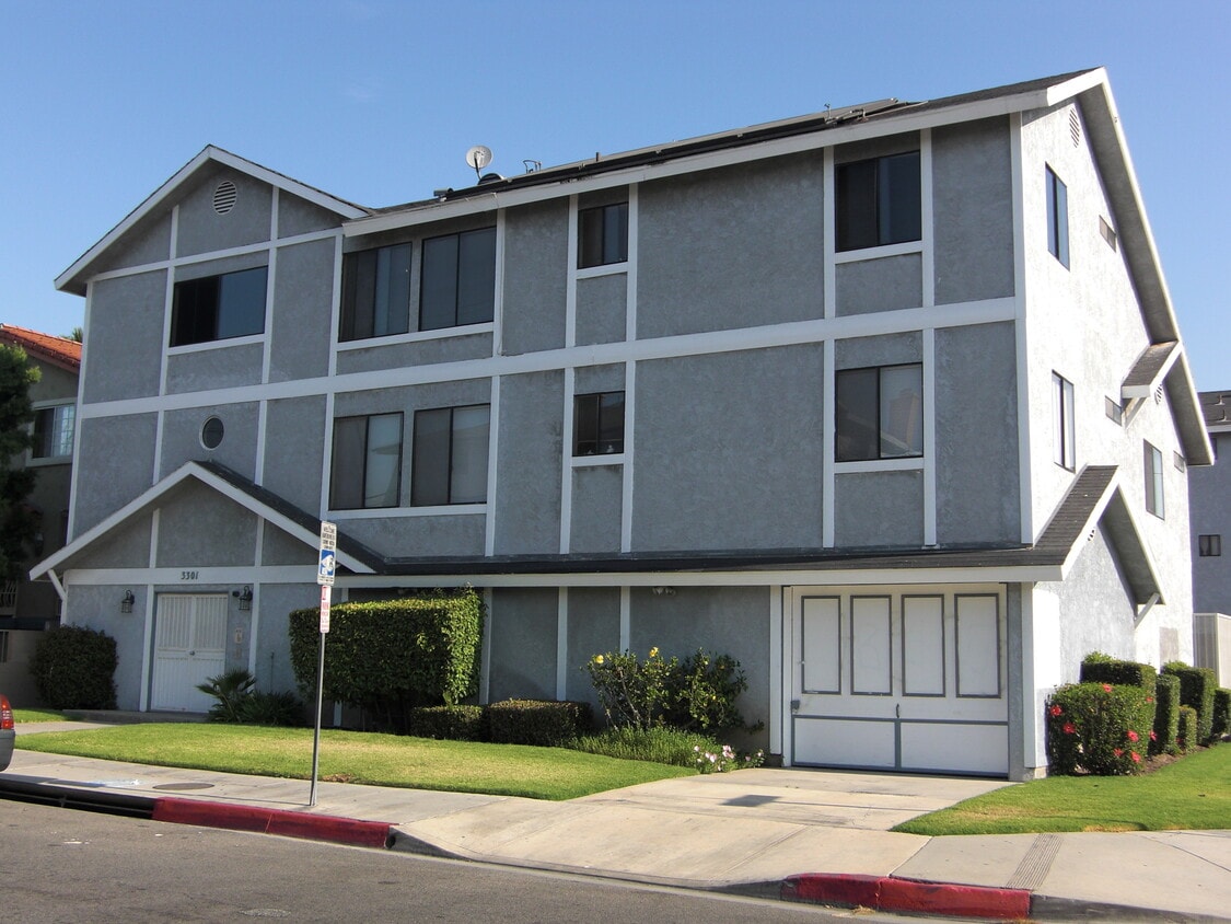 Primary Photo - 3301 W 139th St