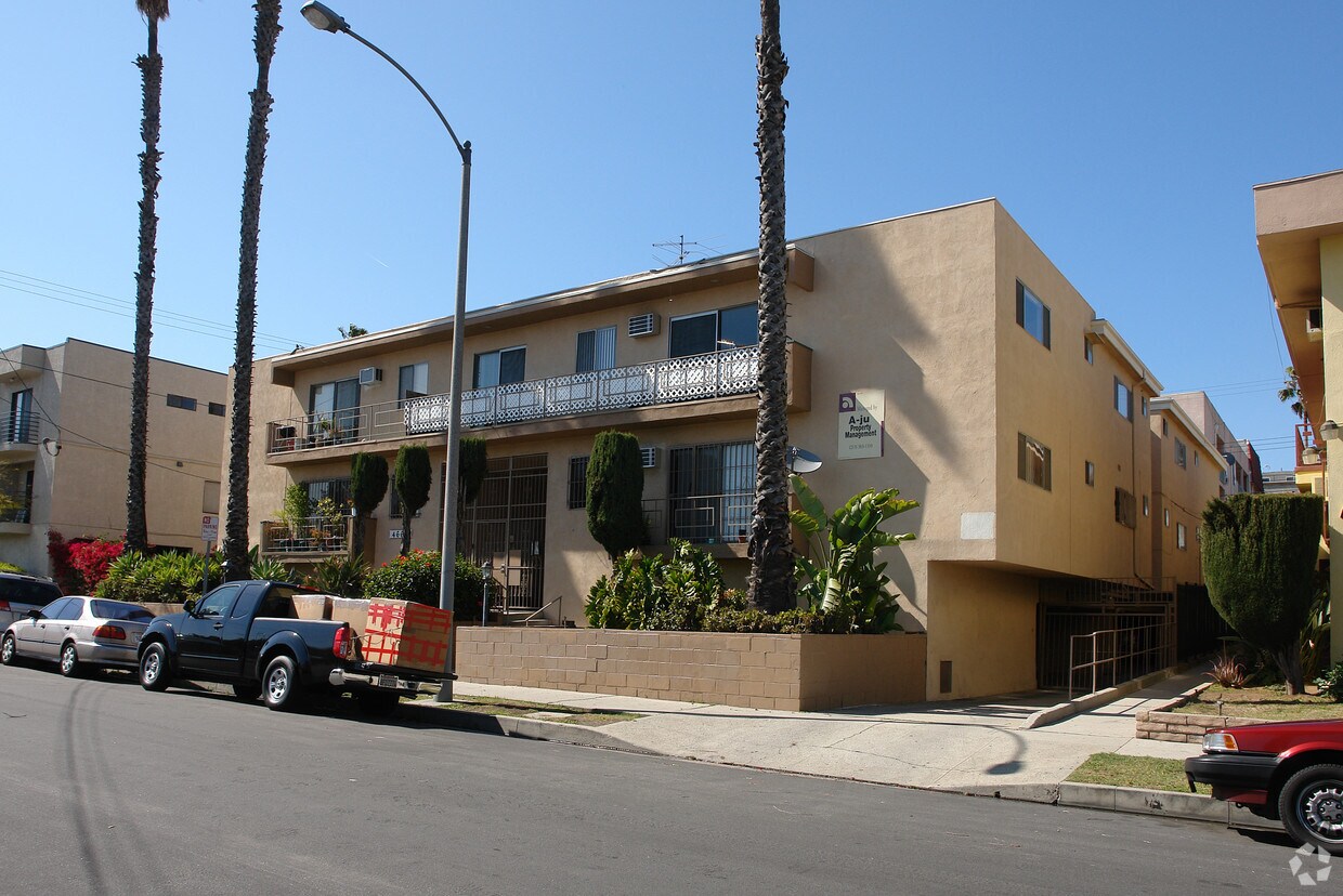 Foto del edificio - 4663 Rosewood Ave