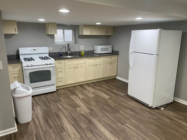 Building Photo - 5302 N Rutherford Ave