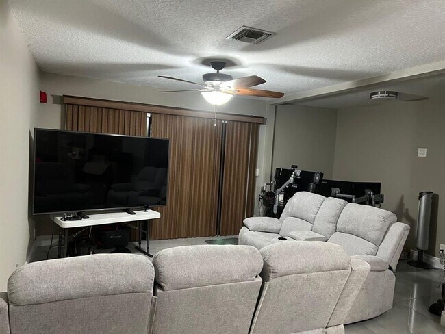 Foto del edificio - 1222 Periwinkle Pl