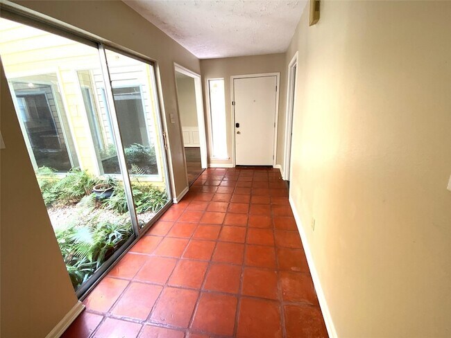 Foto del edificio - 22522 Smokey Hill Dr