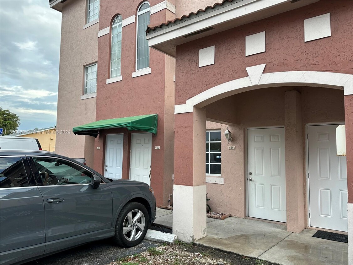 Foto principal - 12005 SW 14th St