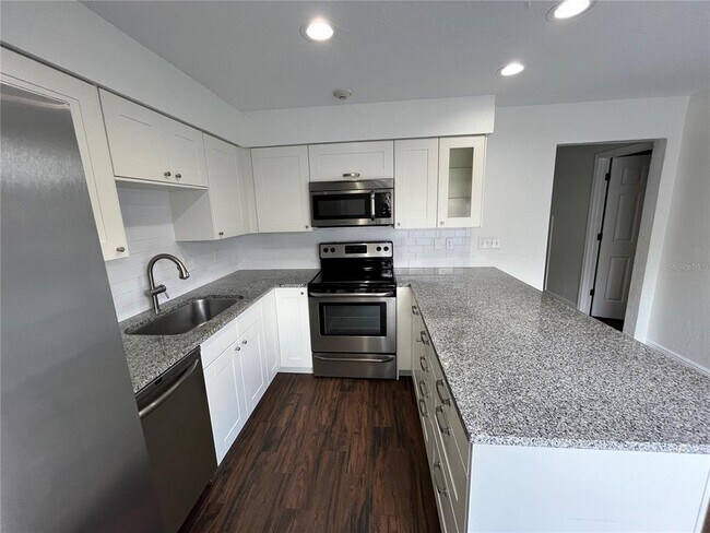 Building Photo - 301 S Bungalow Park Ave
