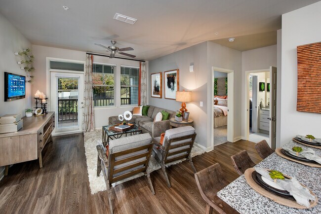 Celestial - Sala de estar - Solstice Apartment Homes