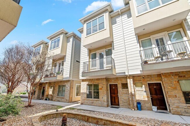 Building Photo - 1115 Kinney Ave