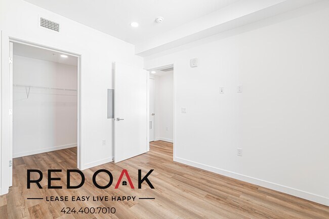 Foto del edificio - 1860 N Western Ave