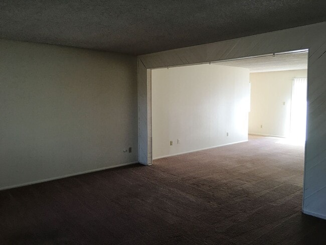 Building Photo - Tempe 3 Bed, 2 Bath Single Story Rental House