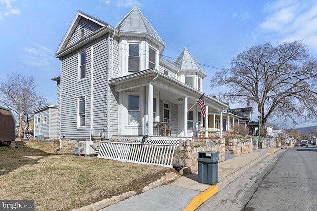 Building Photo - 106 N Main St