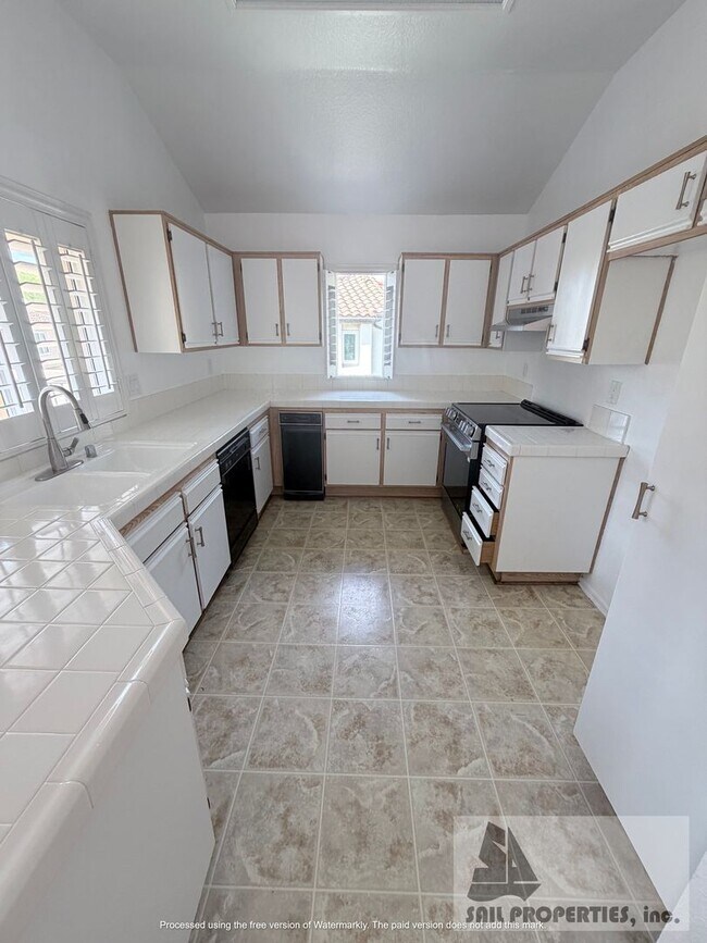 Building Photo - Coastal Condo in Newport Beach!