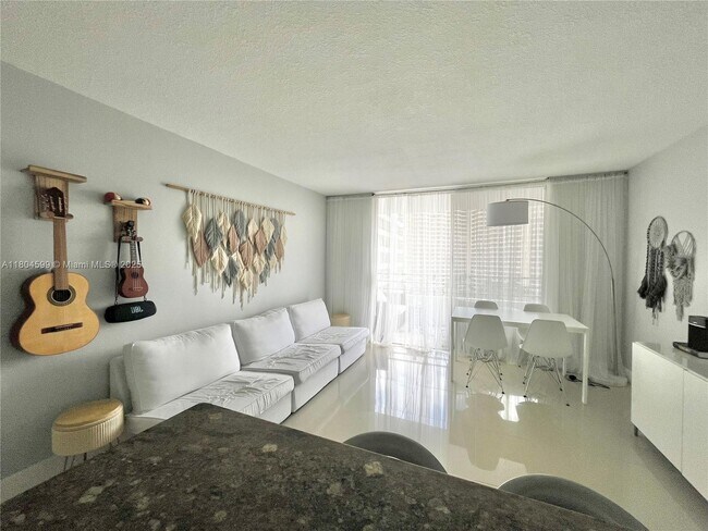 Foto del edificio - 500 Three Islands Boulevard