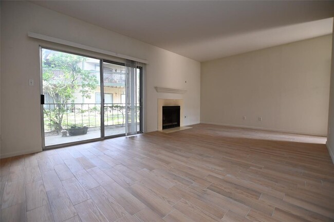 Building Photo - 6500 Harbor Town Dr