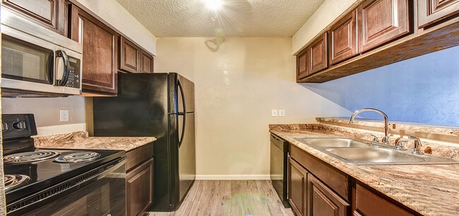 Building Photo - Quail Ridge